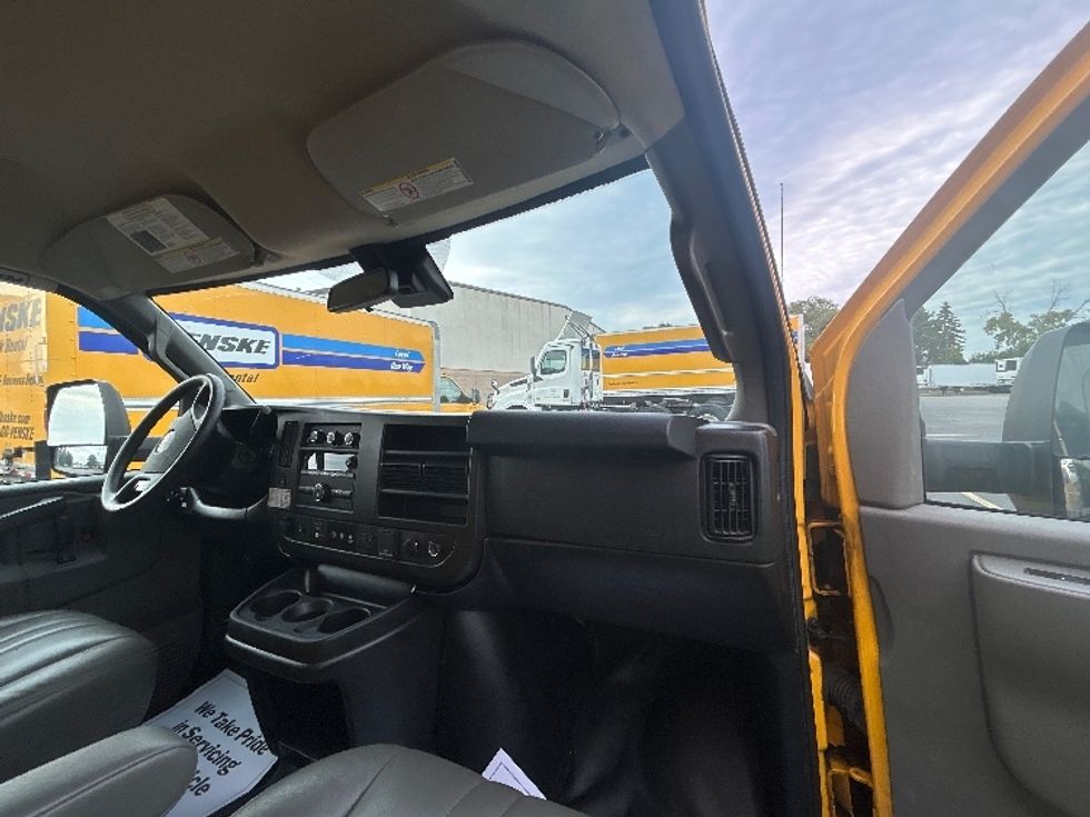 Light Duty Box Truck-Light and Medium Duty Trucks-GMC-2021-Savana G33903-Brooklyn Park-MN-96,167\n\t\tmiles-$ 26,750 - Image 21
