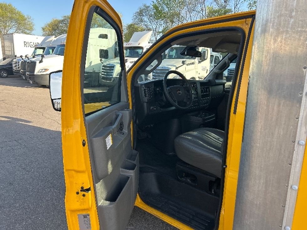 Light Duty Box Truck-Light and Medium Duty Trucks-GMC-2021-Savana G33903-Brooklyn Park-MN-99,698\n\t\tmiles-$ 25,000 - Image 16