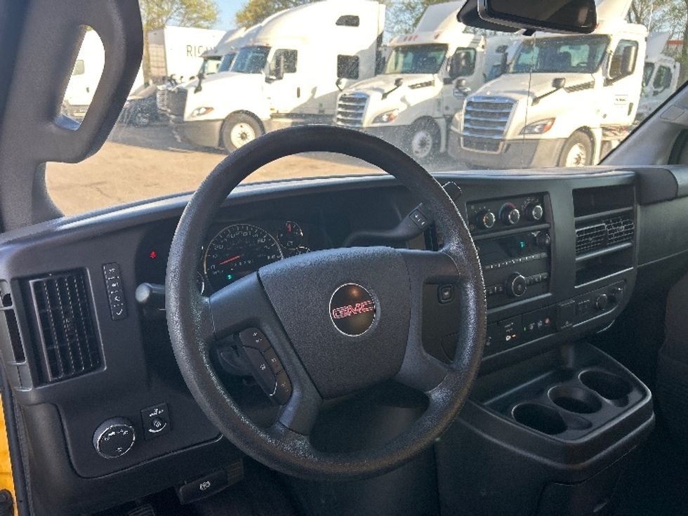 Light Duty Box Truck-Light and Medium Duty Trucks-GMC-2021-Savana G33903-Brooklyn Park-MN-99,698\n\t\tmiles-$ 25,000 - Image 17