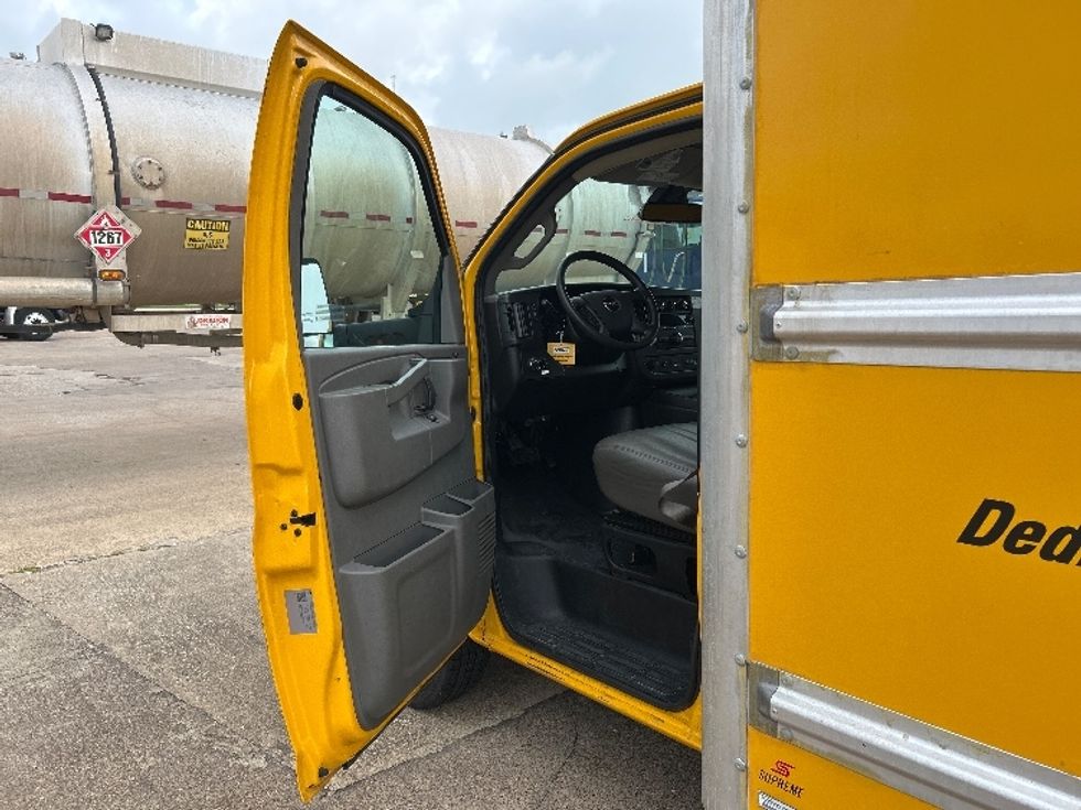 Light Duty Box Truck-Light and Medium Duty Trucks-GMC-2021-Savana G33903-Bryan-TX-74,711\n\t\tmiles-$ 27,750 - Image 16