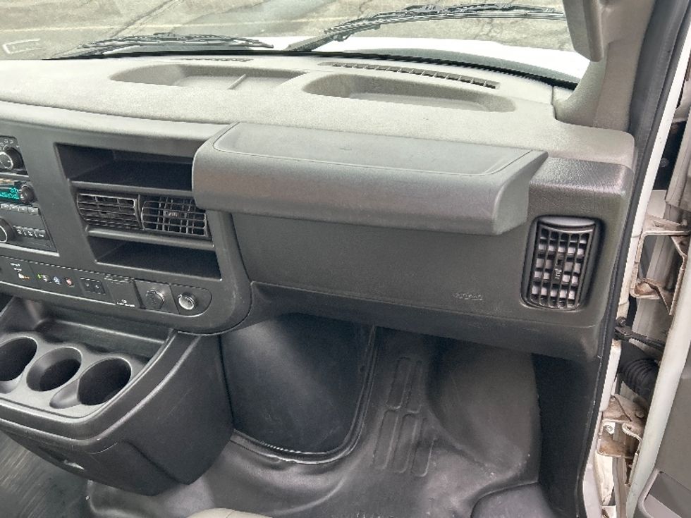 Light Duty Box Truck-Light and Medium Duty Trucks-GMC-2021-Savana G33903-Buffalo-NY-104,681\n\t\tmiles-$ 25,750 - Image 21