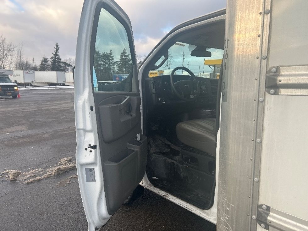Light Duty Box Truck-Light and Medium Duty Trucks-GMC-2021-Savana G33903-Buffalo-NY-85,275\n\t\tmiles-$ 29,250 - Image 16