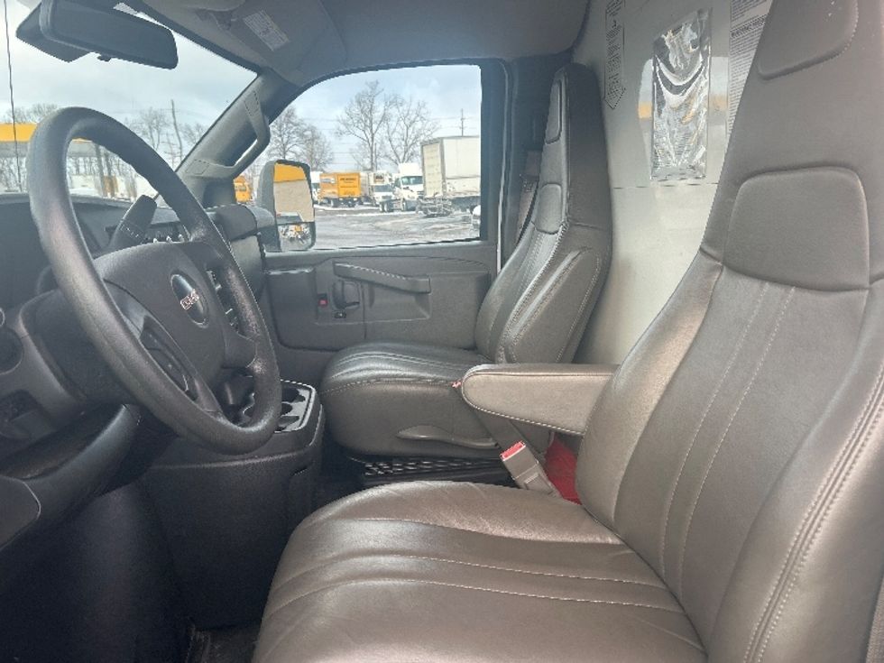 Light Duty Box Truck-Light and Medium Duty Trucks-GMC-2021-Savana G33903-Buffalo-NY-85,275\n\t\tmiles-$ 29,250 - Image 19