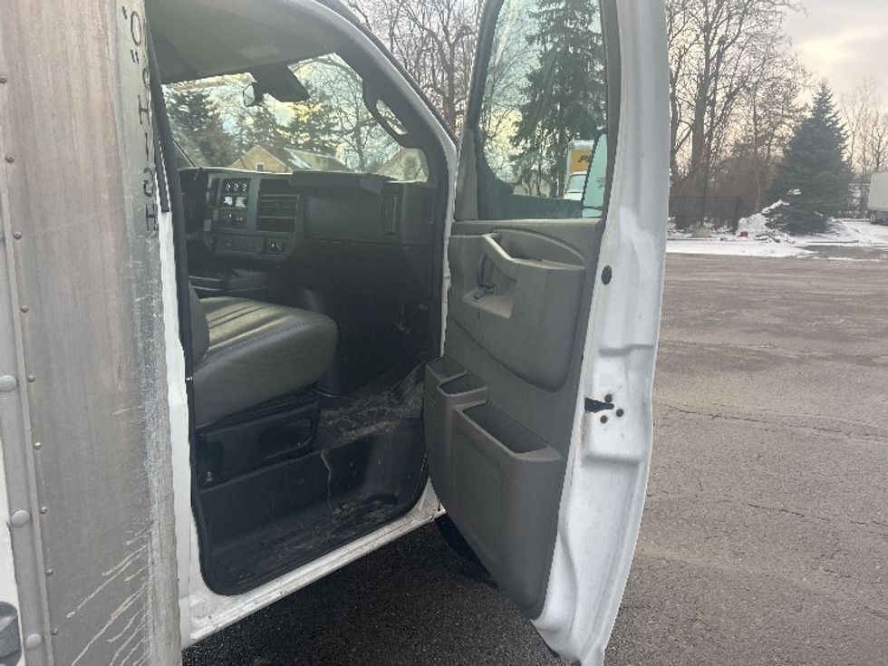 Light Duty Box Truck-Light and Medium Duty Trucks-GMC-2021-Savana G33903-Buffalo-NY-85,275\n\t\tmiles-$ 29,250 - Image 20