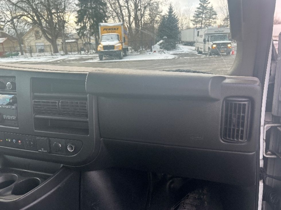 Light Duty Box Truck-Light and Medium Duty Trucks-GMC-2021-Savana G33903-Buffalo-NY-85,275\n\t\tmiles-$ 29,250 - Image 21