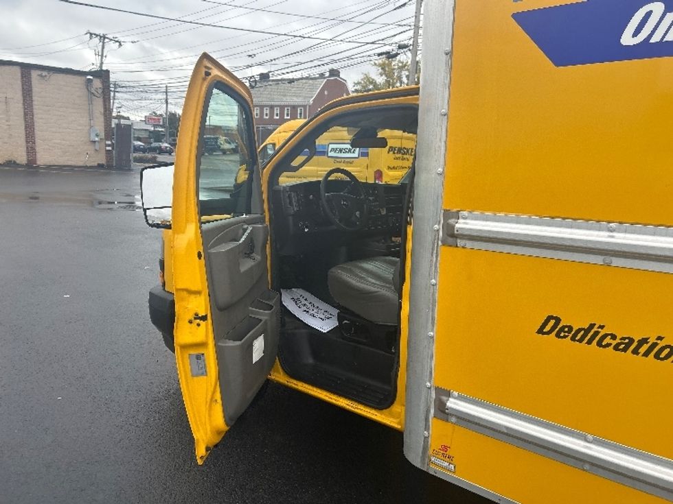 Light Duty Box Truck-Light and Medium Duty Trucks-GMC-2021-Savana G33903-Burlington-NJ-100,997\n\t\tmiles-$ 26,250 - Image 16