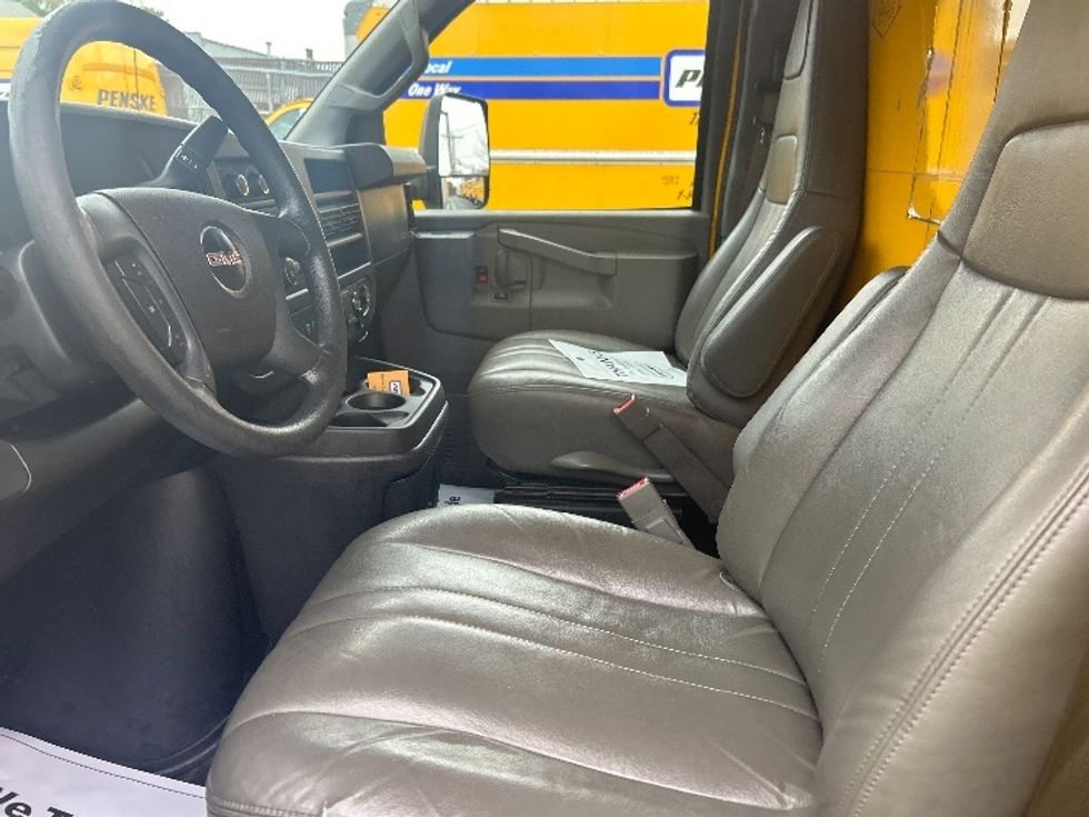 Light Duty Box Truck-Light and Medium Duty Trucks-GMC-2021-Savana G33903-Burlington-NJ-100,997\n\t\tmiles-$ 26,250 - Image 19