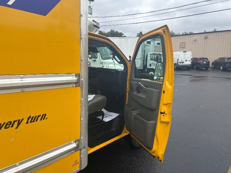 Light Duty Box Truck-Light and Medium Duty Trucks-GMC-2021-Savana G33903-Burlington-NJ-100,997\n\t\tmiles-$ 26,250 - Image 20