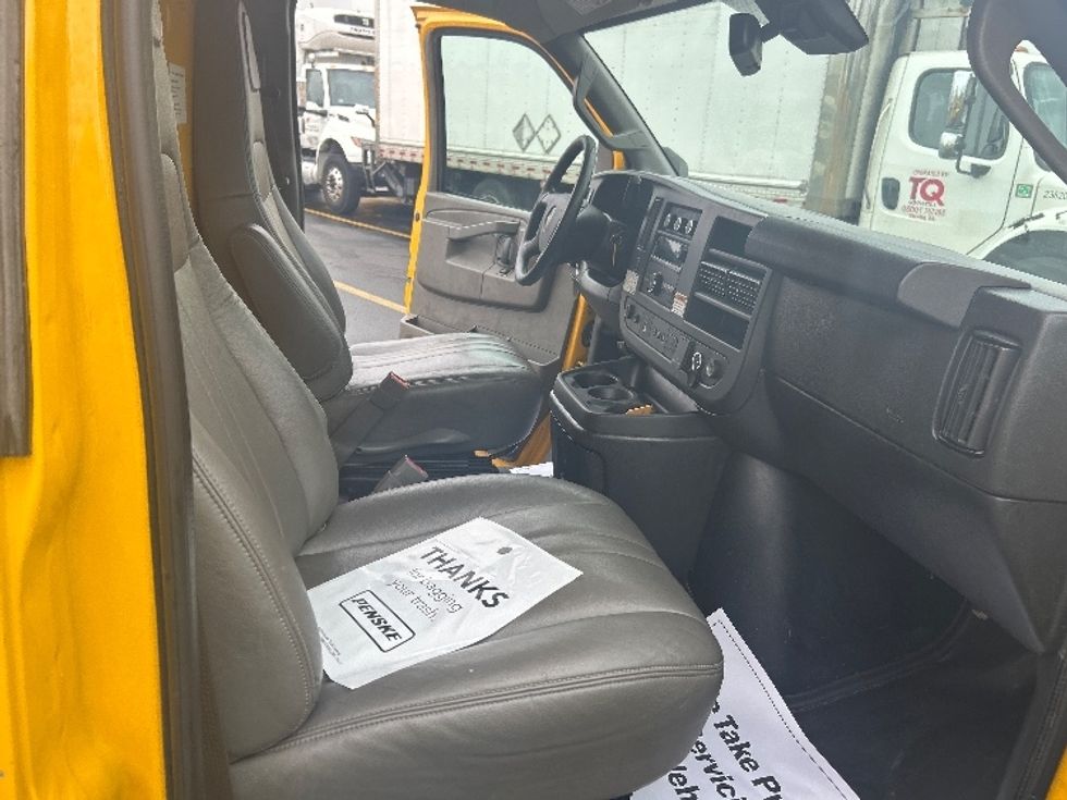 Light Duty Box Truck-Light and Medium Duty Trucks-GMC-2021-Savana G33903-Burlington-NJ-100,997\n\t\tmiles-$ 26,250 - Image 22