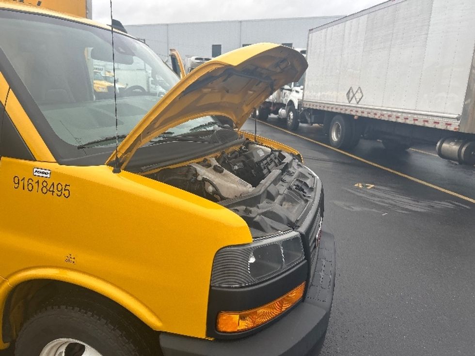 Light Duty Box Truck-Light and Medium Duty Trucks-GMC-2021-Savana G33903-Burlington-NJ-100,997\n\t\tmiles-$ 26,250 - Image 23