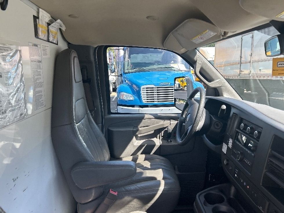Light Duty Box Truck-Light and Medium Duty Trucks-GMC-2021-Savana G33903-Burlington-NJ-116,732\n\t\tmiles-$ 25,500 - Image 22