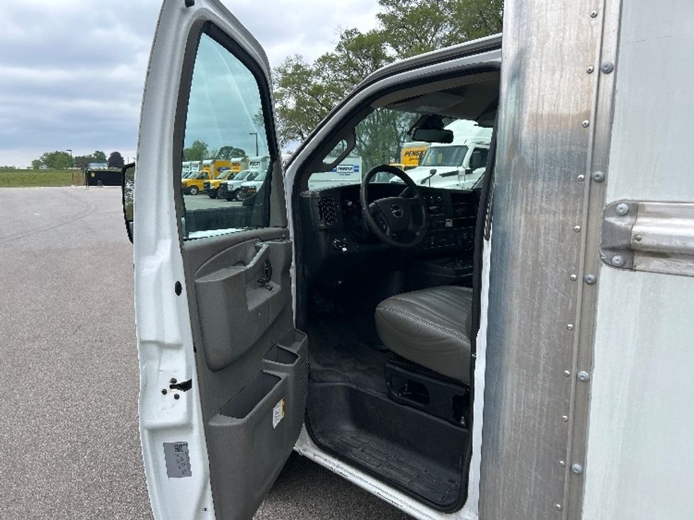 Light Duty Box Truck-Light and Medium Duty Trucks-GMC-2021-Savana G33903-Byron Center-MI-92,597\n\t\tmiles-$ 29,500 - Image 11