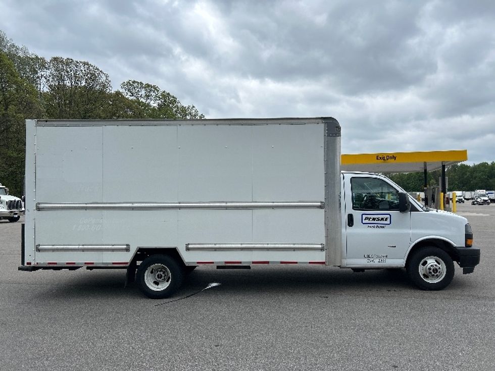 Light Duty Box Truck-Light and Medium Duty Trucks-GMC-2021-Savana G33903-Byron Center-MI-92,597\n\t\tmiles-$ 29,500 - Image 14