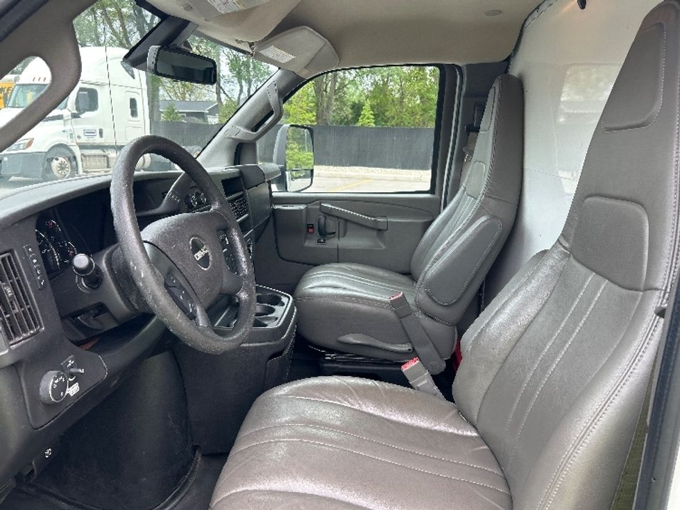 Light Duty Box Truck-Light and Medium Duty Trucks-GMC-2021-Savana G33903-Byron Center-MI-92,597\n\t\tmiles-$ 29,500 - Image 17