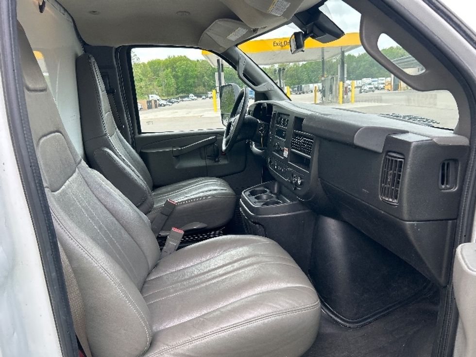 Light Duty Box Truck-Light and Medium Duty Trucks-GMC-2021-Savana G33903-Byron Center-MI-92,597\n\t\tmiles-$ 29,500 - Image 20