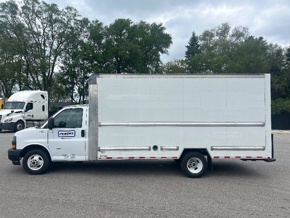 Light Duty Box Truck-Light and Medium Duty Trucks-GMC-2021-Savana G33903-Byron Center-MI-92,597\n\t\tmiles-$ 29,500 - Image 4