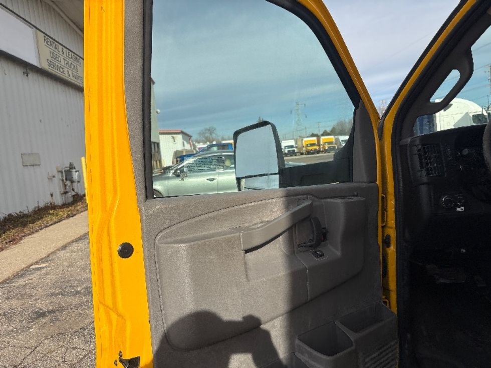 Light Duty Box Truck-Light and Medium Duty Trucks-GMC-2021-Savana G33903-Byron Center-MI-94,393\n\t\tmiles-$ 26,750 - Image 16