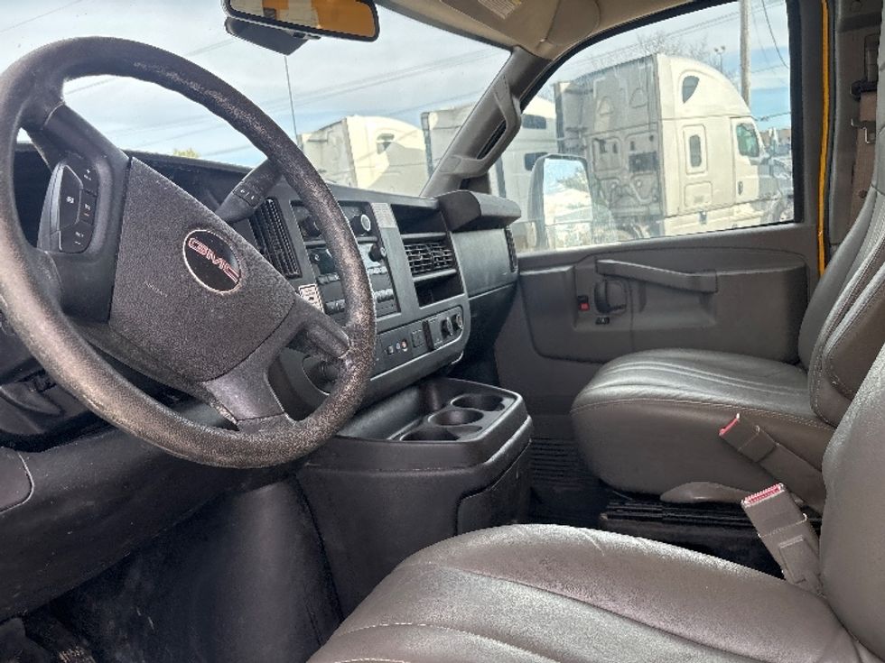 Light Duty Box Truck-Light and Medium Duty Trucks-GMC-2021-Savana G33903-Byron Center-MI-94,393\n\t\tmiles-$ 26,750 - Image 17