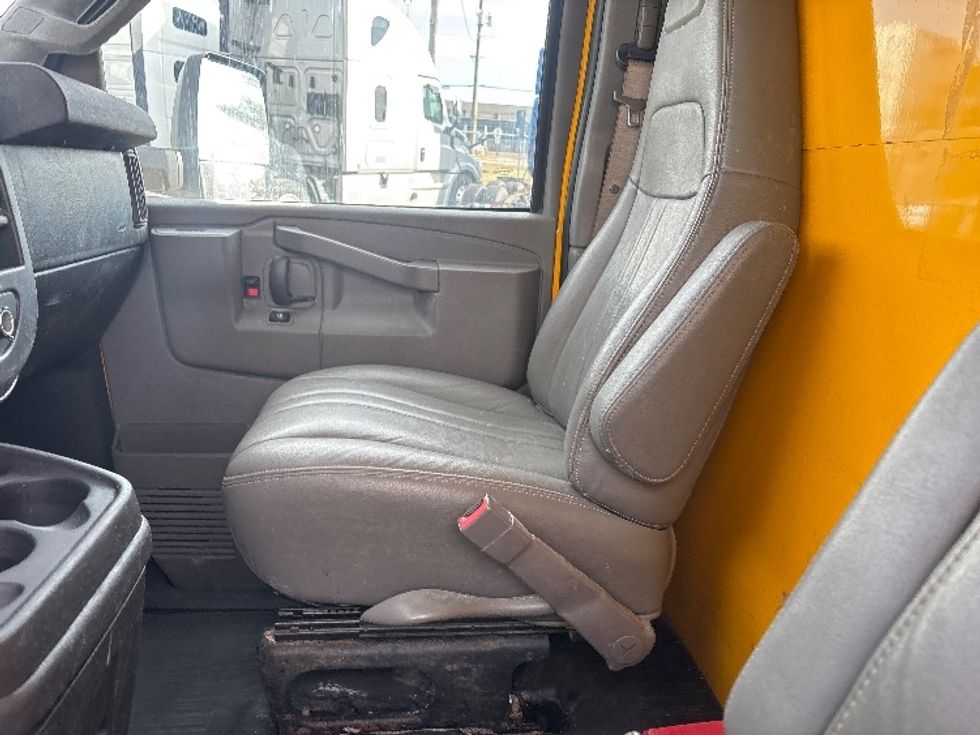 Light Duty Box Truck-Light and Medium Duty Trucks-GMC-2021-Savana G33903-Byron Center-MI-94,393\n\t\tmiles-$ 26,750 - Image 19