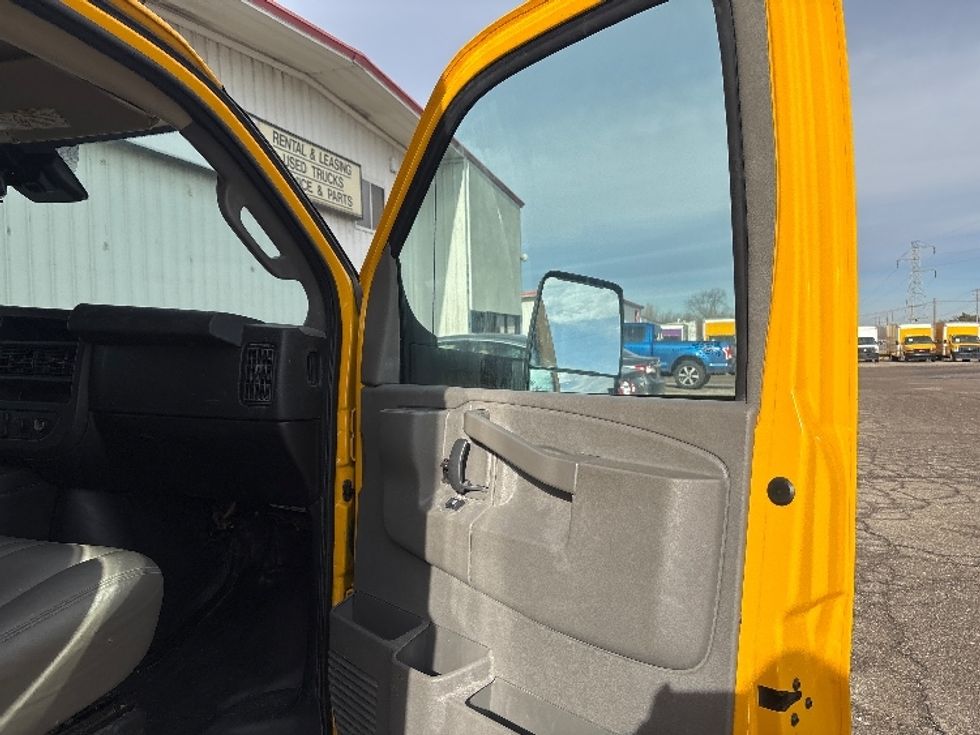 Light Duty Box Truck-Light and Medium Duty Trucks-GMC-2021-Savana G33903-Byron Center-MI-94,393\n\t\tmiles-$ 26,750 - Image 20