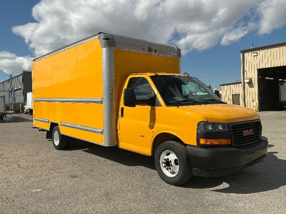 Light Duty Box Truck-Light and Medium Duty Trucks-GMC-2021-Savana G33903-Calgary-AB-143,597\n\t\tkm-$ 33,000 - Image 1