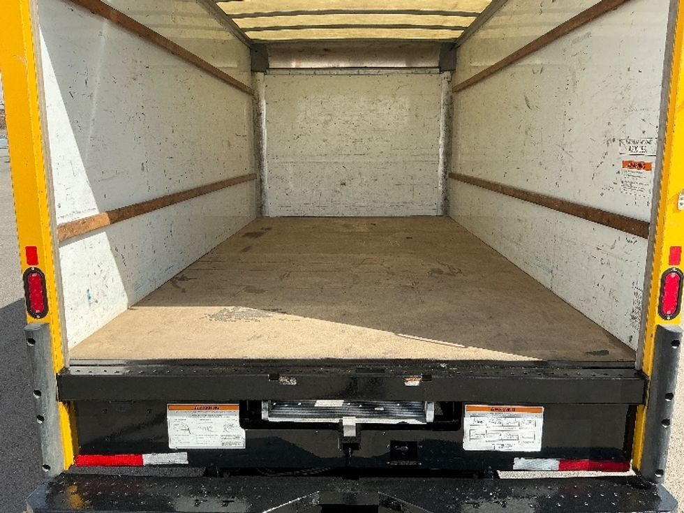 Light Duty Box Truck-Light and Medium Duty Trucks-GMC-2021-Savana G33903-Calgary-AB-143,597\n\t\tkm-$ 33,000 - Image 10
