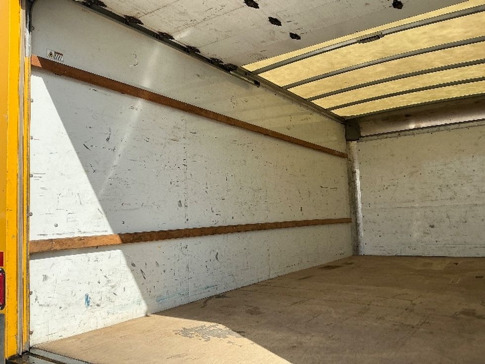 Light Duty Box Truck-Light and Medium Duty Trucks-GMC-2021-Savana G33903-Calgary-AB-143,597\n\t\tkm-$ 33,000 - Image 11