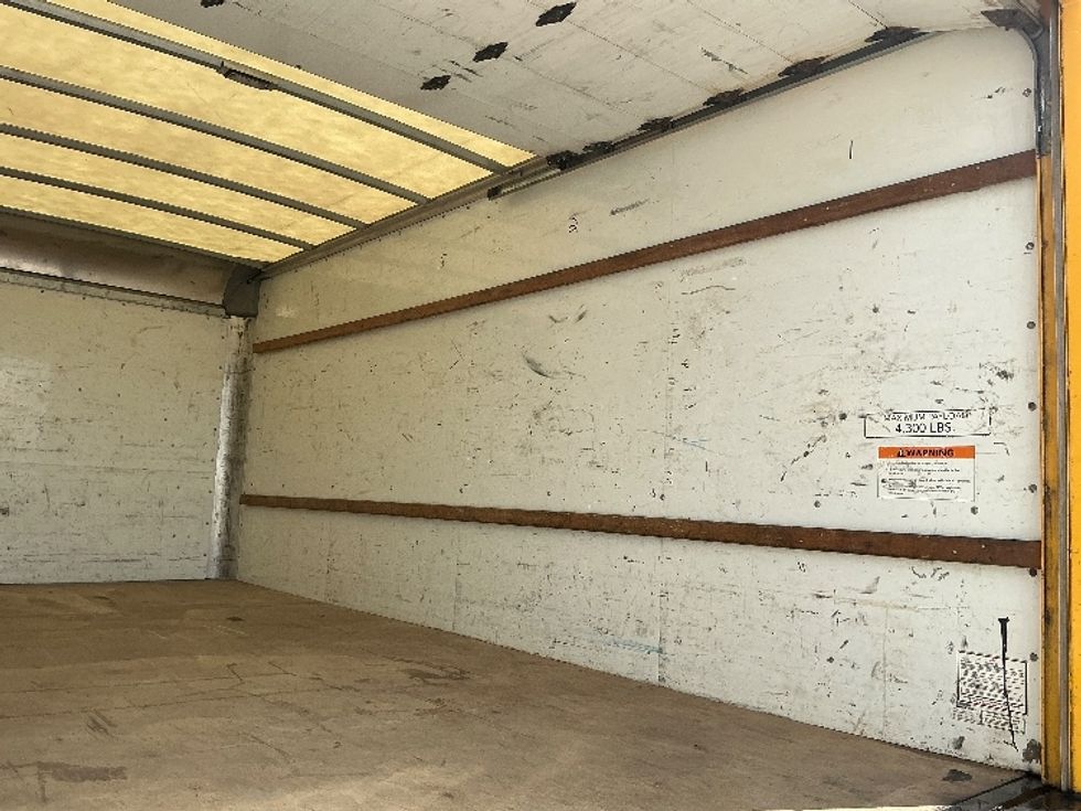 Light Duty Box Truck-Light and Medium Duty Trucks-GMC-2021-Savana G33903-Calgary-AB-143,597\n\t\tkm-$ 33,000 - Image 12