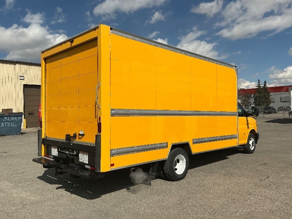 Light Duty Box Truck-Light and Medium Duty Trucks-GMC-2021-Savana G33903-Calgary-AB-143,597\n\t\tkm-$ 33,000 - Image 13