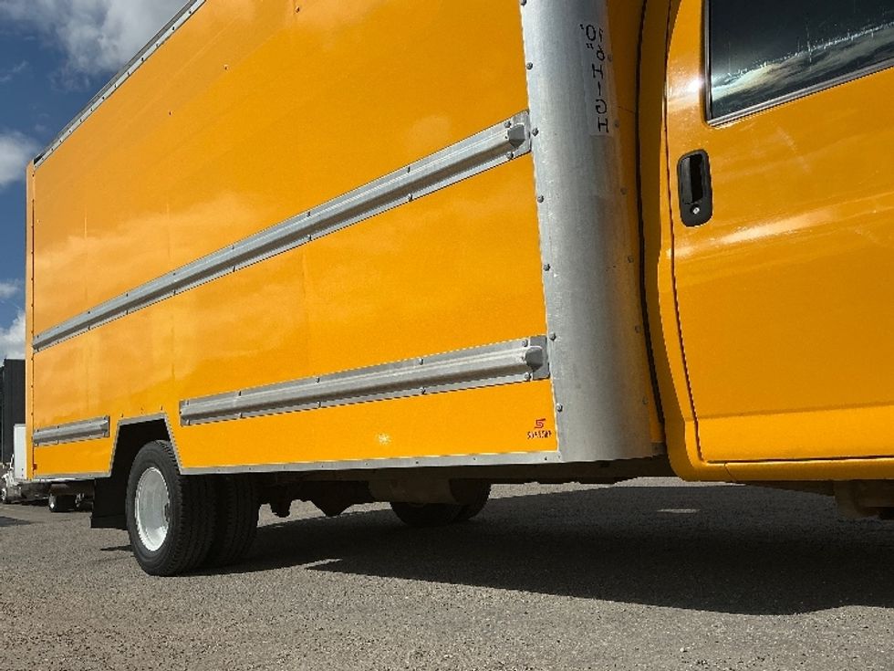 Light Duty Box Truck-Light and Medium Duty Trucks-GMC-2021-Savana G33903-Calgary-AB-143,597\n\t\tkm-$ 33,000 - Image 14