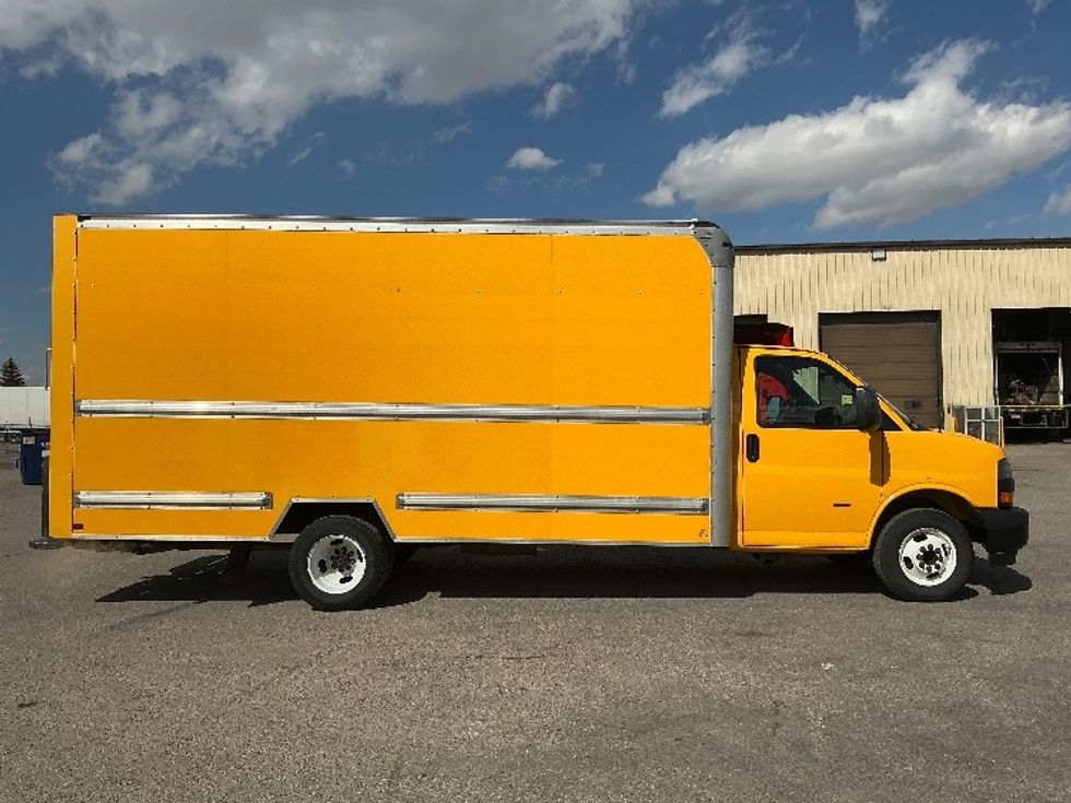 Light Duty Box Truck-Light and Medium Duty Trucks-GMC-2021-Savana G33903-Calgary-AB-143,597\n\t\tkm-$ 33,000 - Image 15