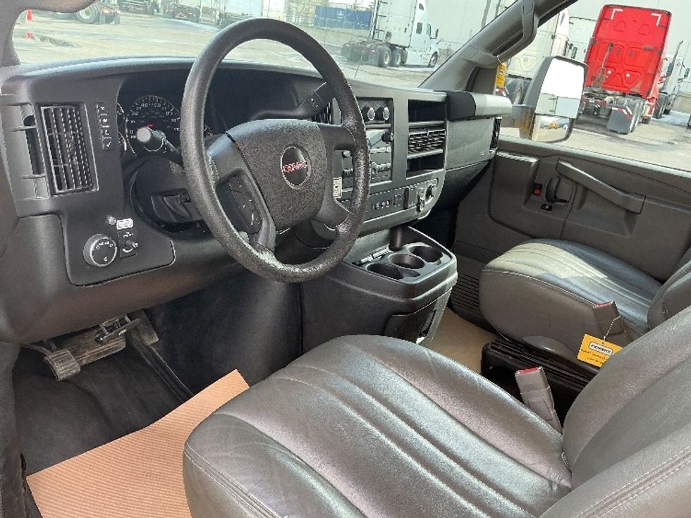 Light Duty Box Truck-Light and Medium Duty Trucks-GMC-2021-Savana G33903-Calgary-AB-143,597\n\t\tkm-$ 33,000 - Image 17