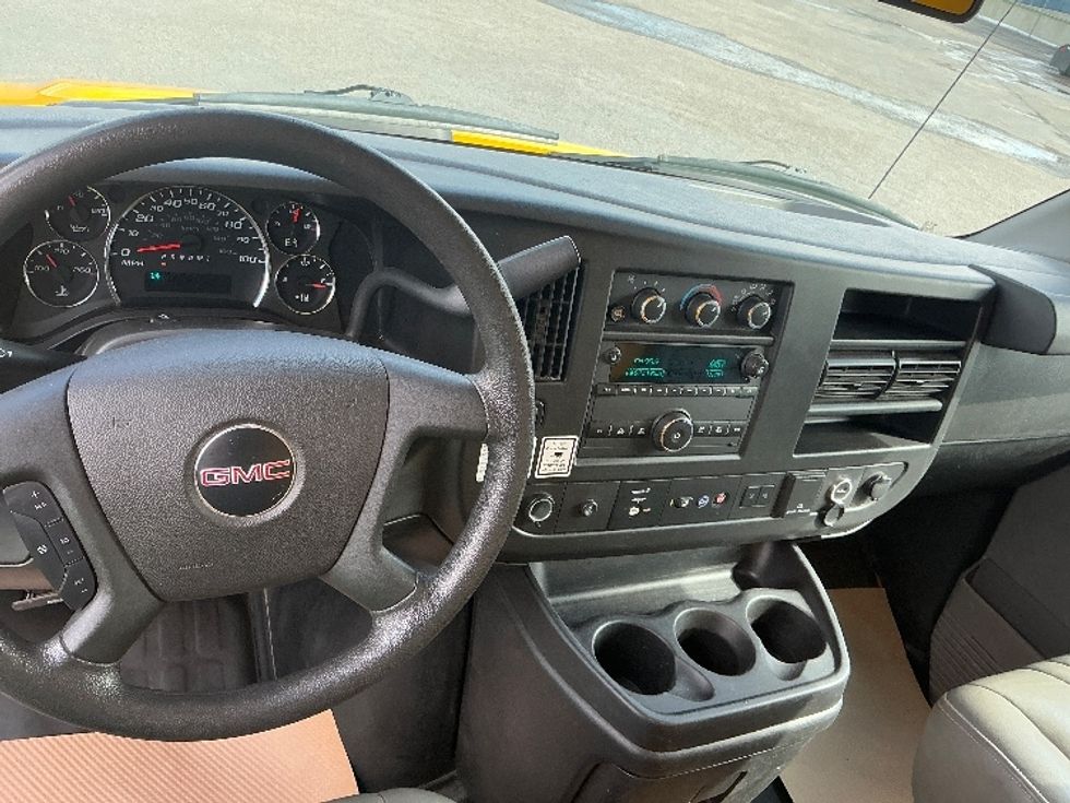 Light Duty Box Truck-Light and Medium Duty Trucks-GMC-2021-Savana G33903-Calgary-AB-143,597\n\t\tkm-$ 33,000 - Image 18