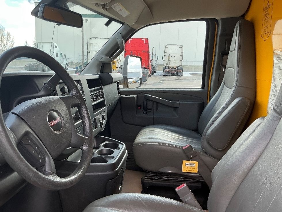 Light Duty Box Truck-Light and Medium Duty Trucks-GMC-2021-Savana G33903-Calgary-AB-143,597\n\t\tkm-$ 33,000 - Image 19