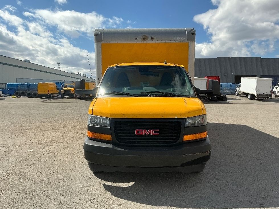 Light Duty Box Truck-Light and Medium Duty Trucks-GMC-2021-Savana G33903-Calgary-AB-143,597\n\t\tkm-$ 33,000 - Image 2