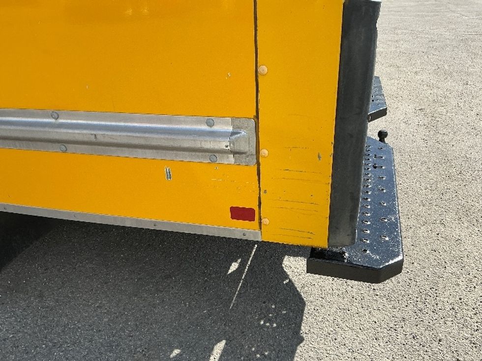 Light Duty Box Truck-Light and Medium Duty Trucks-GMC-2021-Savana G33903-Calgary-AB-143,597\n\t\tkm-$ 33,000 - Image 26