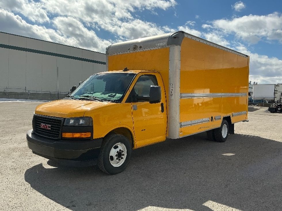 Light Duty Box Truck-Light and Medium Duty Trucks-GMC-2021-Savana G33903-Calgary-AB-143,597\n\t\tkm-$ 33,000 - Image 3