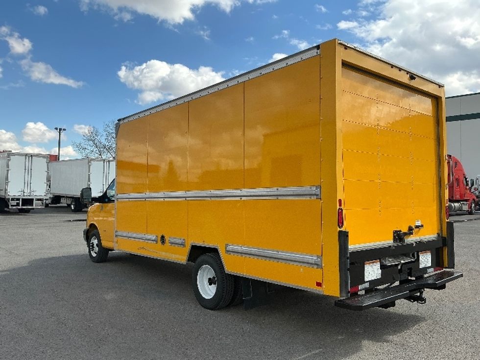 Light Duty Box Truck-Light and Medium Duty Trucks-GMC-2021-Savana G33903-Calgary-AB-143,597\n\t\tkm-$ 33,000 - Image 6