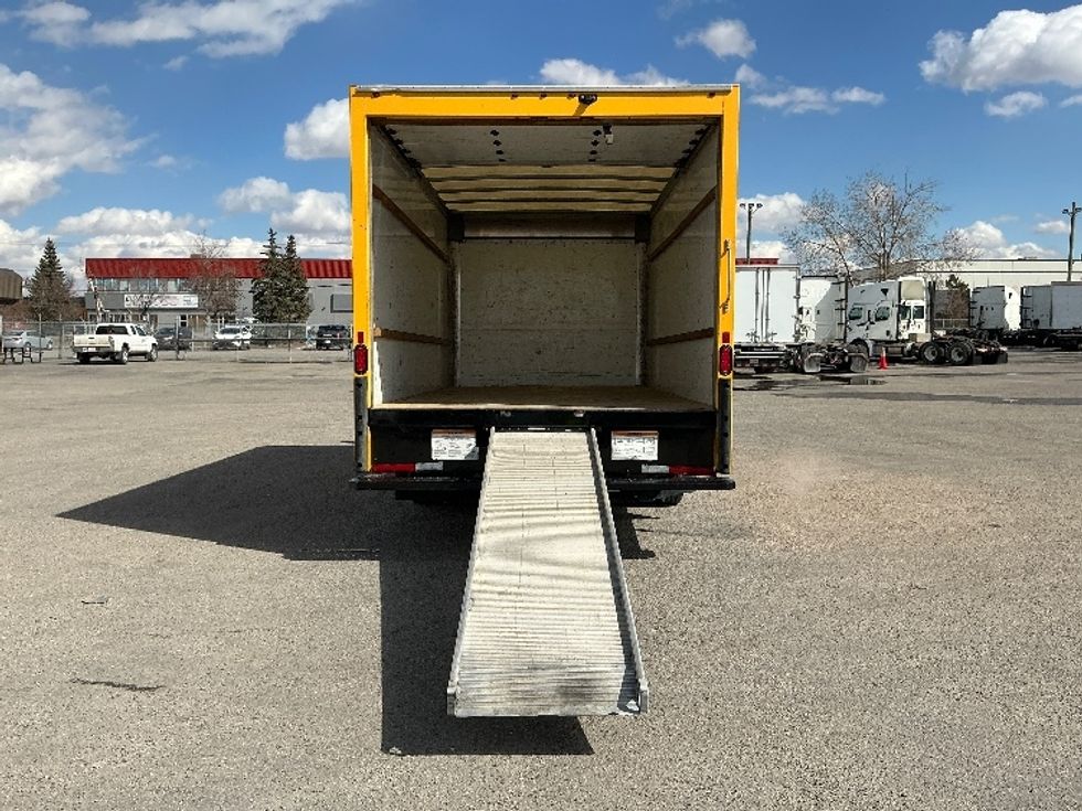 Light Duty Box Truck-Light and Medium Duty Trucks-GMC-2021-Savana G33903-Calgary-AB-143,597\n\t\tkm-$ 33,000 - Image 9