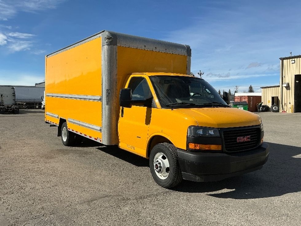 Light Duty Box Truck-Light and Medium Duty Trucks-GMC-2021-Savana G33903-Calgary-AB-153,393\n\t\tkm-$ 33,000 - Image 1