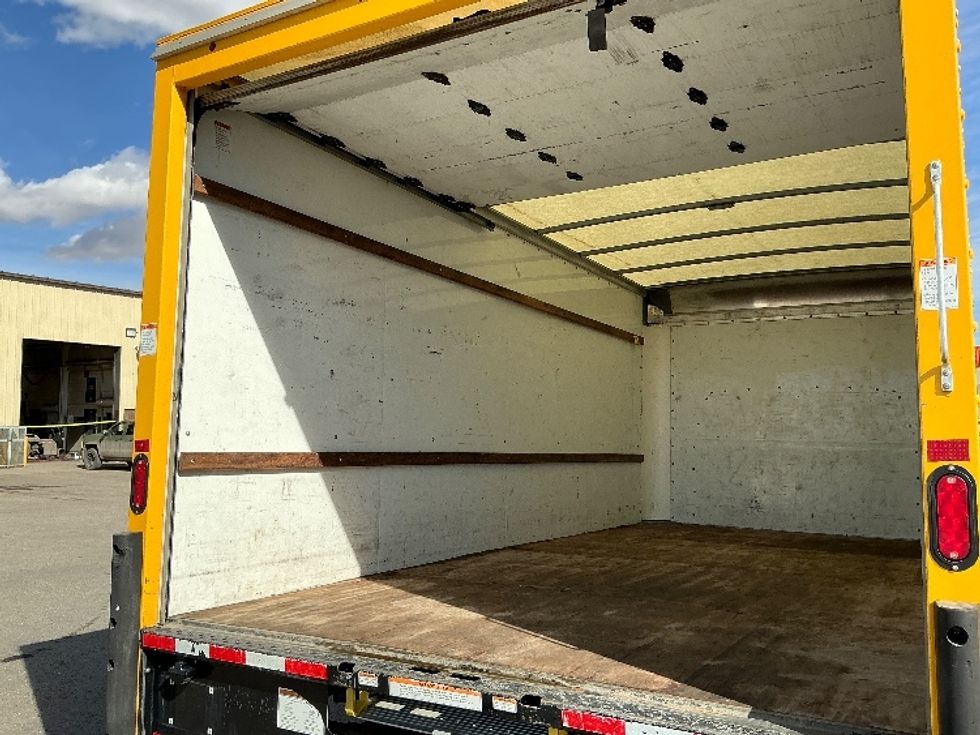 Light Duty Box Truck-Light and Medium Duty Trucks-GMC-2021-Savana G33903-Calgary-AB-153,393\n\t\tkm-$ 33,000 - Image 10