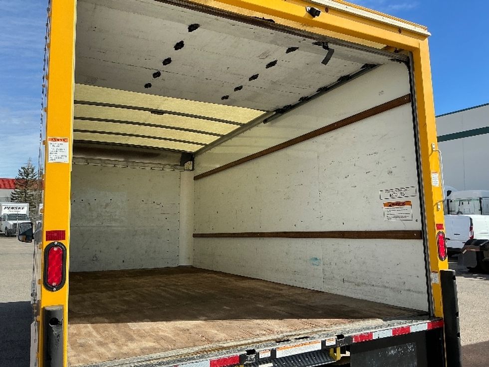 Light Duty Box Truck-Light and Medium Duty Trucks-GMC-2021-Savana G33903-Calgary-AB-153,393\n\t\tkm-$ 33,000 - Image 11