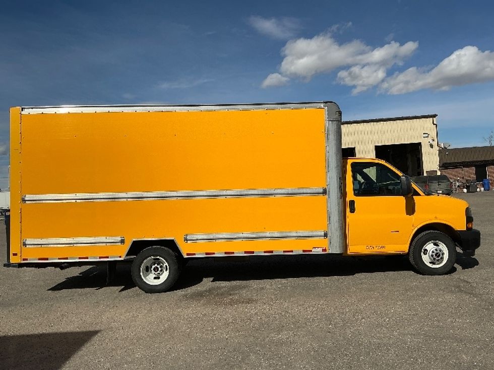 Light Duty Box Truck-Light and Medium Duty Trucks-GMC-2021-Savana G33903-Calgary-AB-153,393\n\t\tkm-$ 33,000 - Image 14