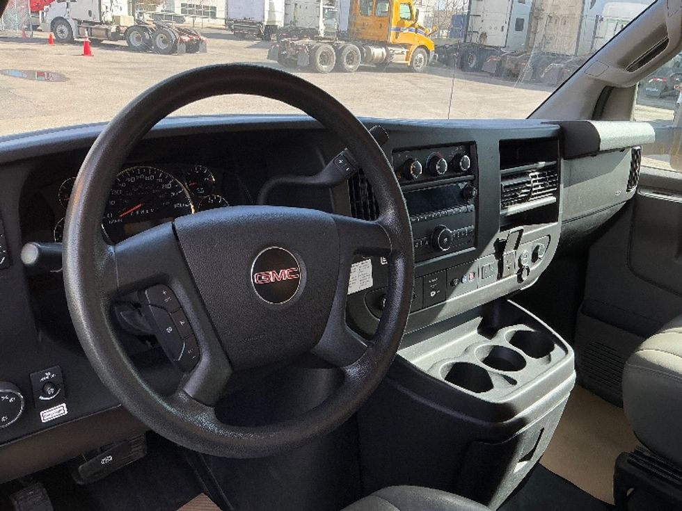 Light Duty Box Truck-Light and Medium Duty Trucks-GMC-2021-Savana G33903-Calgary-AB-153,393\n\t\tkm-$ 33,000 - Image 17