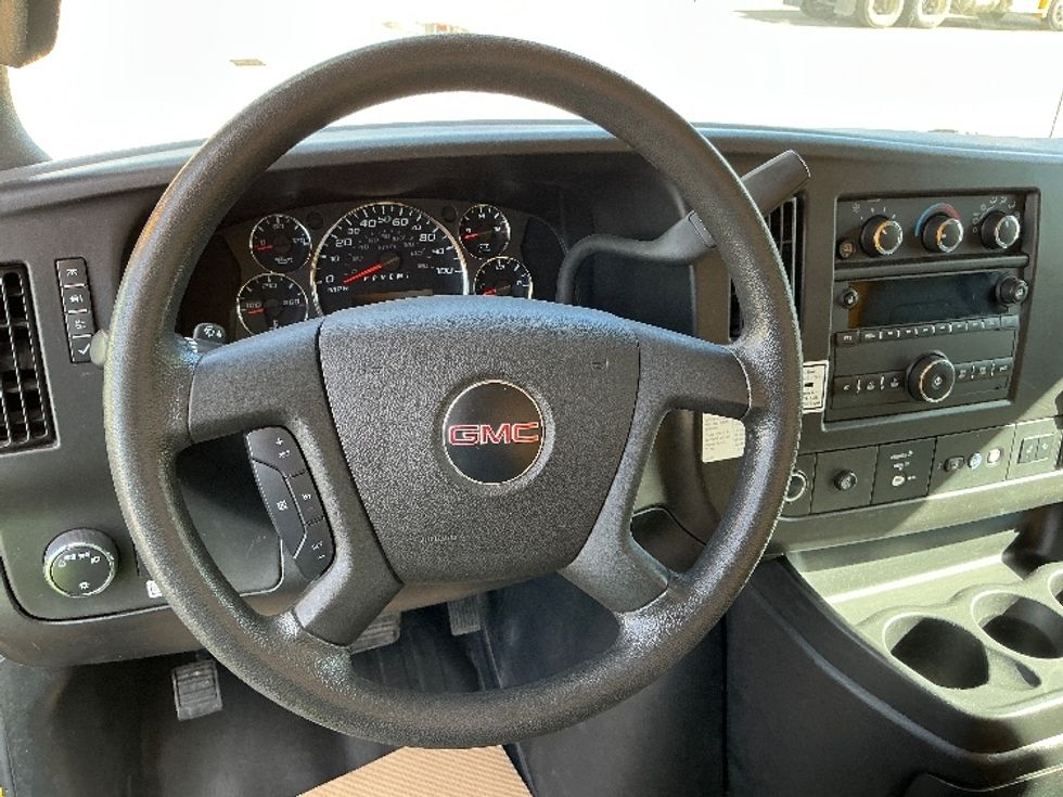 Light Duty Box Truck-Light and Medium Duty Trucks-GMC-2021-Savana G33903-Calgary-AB-153,393\n\t\tkm-$ 33,000 - Image 18