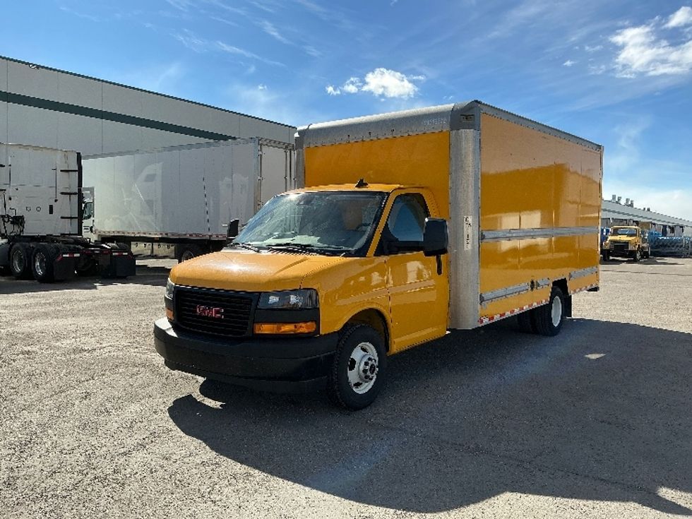Light Duty Box Truck-Light and Medium Duty Trucks-GMC-2021-Savana G33903-Calgary-AB-153,393\n\t\tkm-$ 33,000 - Image 2