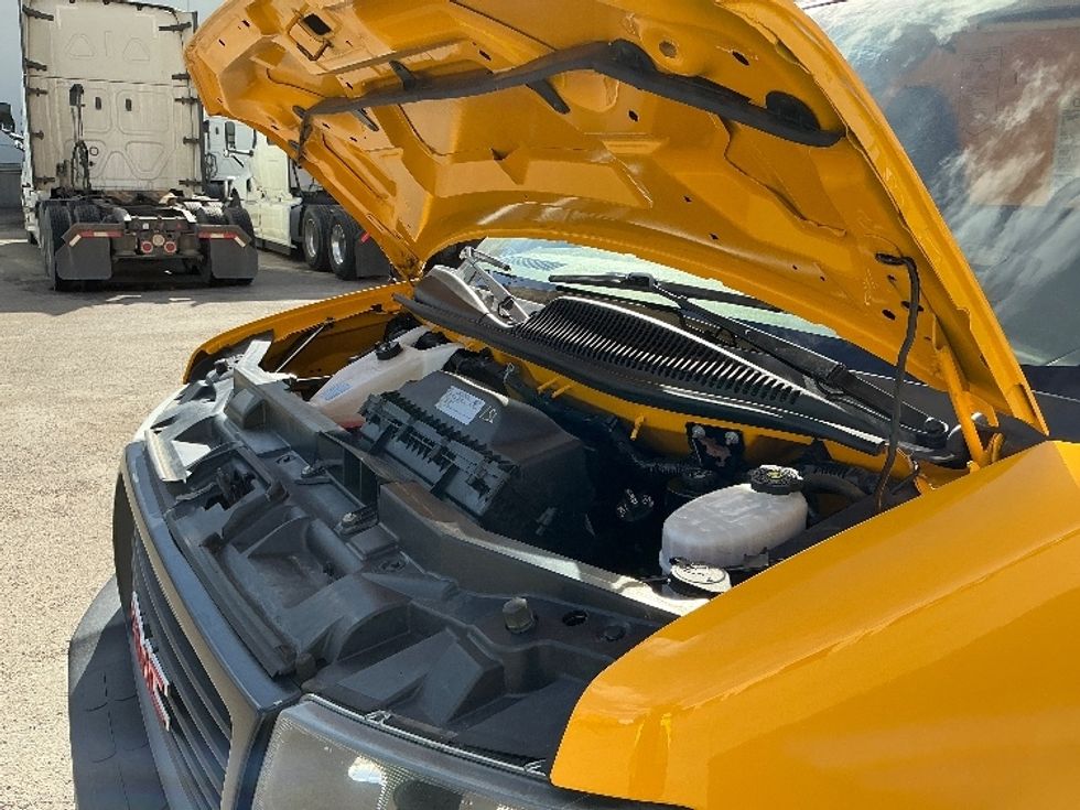 Light Duty Box Truck-Light and Medium Duty Trucks-GMC-2021-Savana G33903-Calgary-AB-153,393\n\t\tkm-$ 33,000 - Image 23