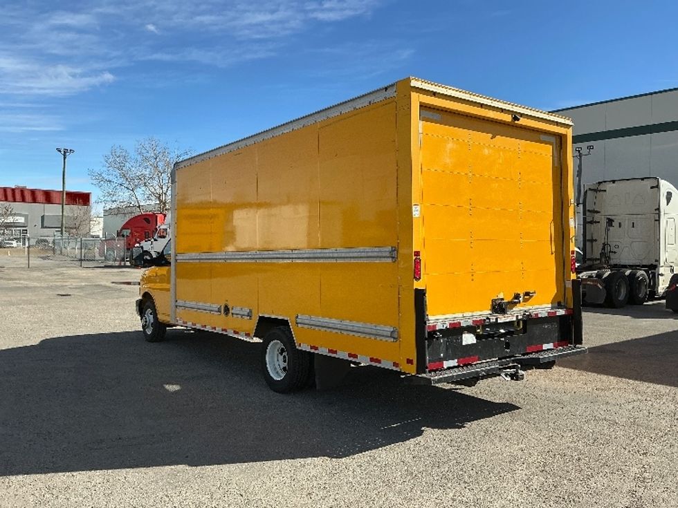 Light Duty Box Truck-Light and Medium Duty Trucks-GMC-2021-Savana G33903-Calgary-AB-153,393\n\t\tkm-$ 33,000 - Image 5