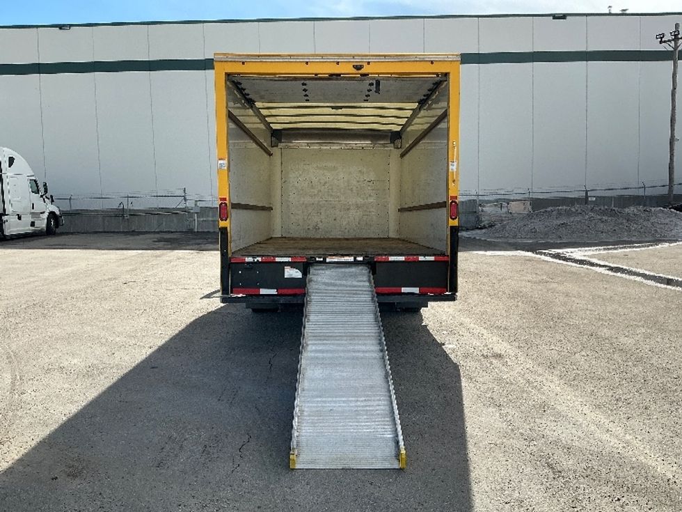 Light Duty Box Truck-Light and Medium Duty Trucks-GMC-2021-Savana G33903-Calgary-AB-153,393\n\t\tkm-$ 33,000 - Image 8