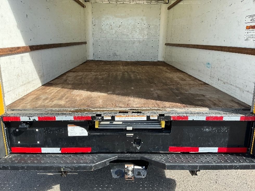 Light Duty Box Truck-Light and Medium Duty Trucks-GMC-2021-Savana G33903-Calgary-AB-153,393\n\t\tkm-$ 33,000 - Image 9